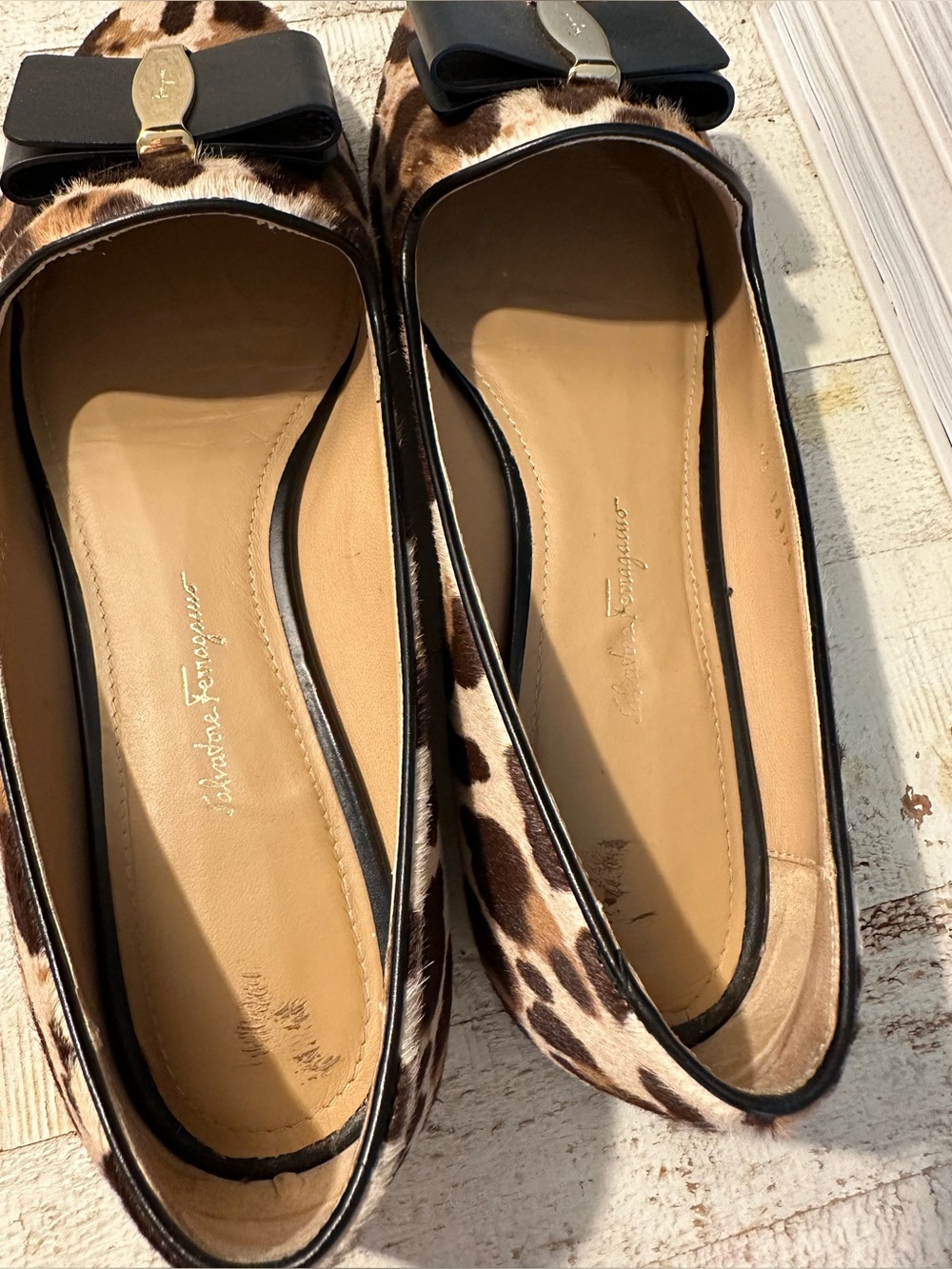 Salvatore Ferragamo Leopard Print Vara Bow Flats in Brown and Black - Picture 7 of 10